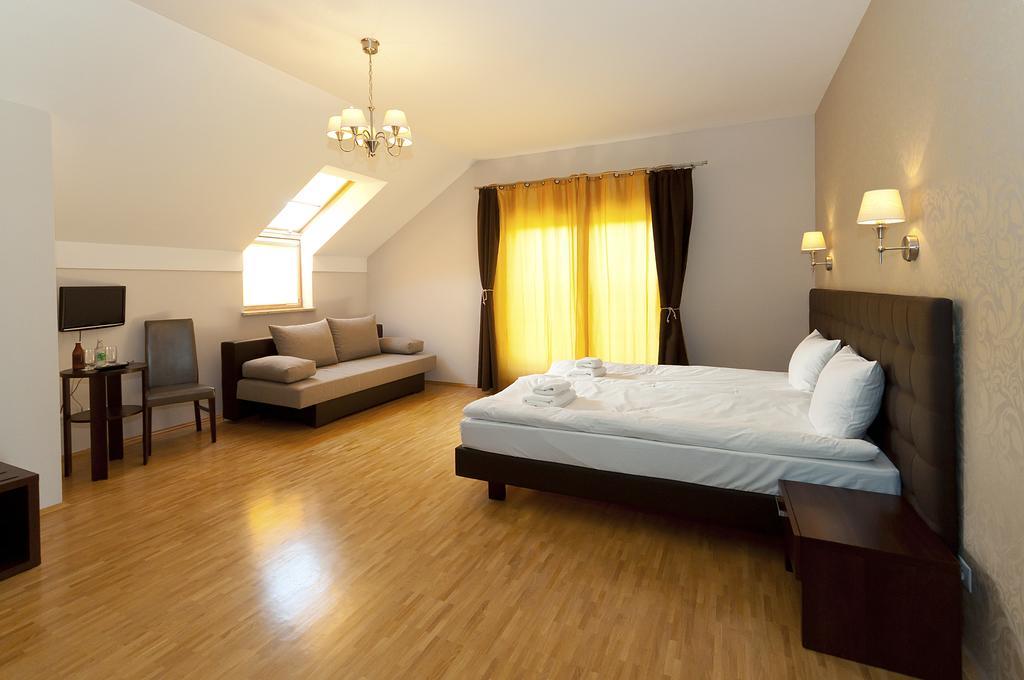 Hotel Oriza Gdów Esterno foto