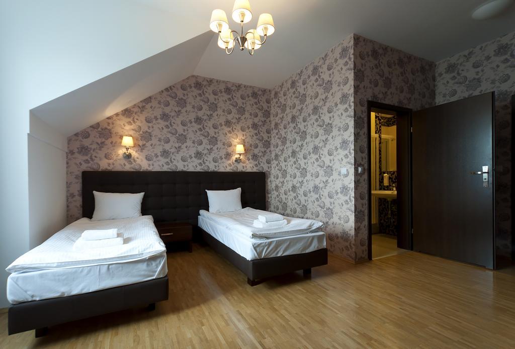Hotel Oriza Gdów Esterno foto