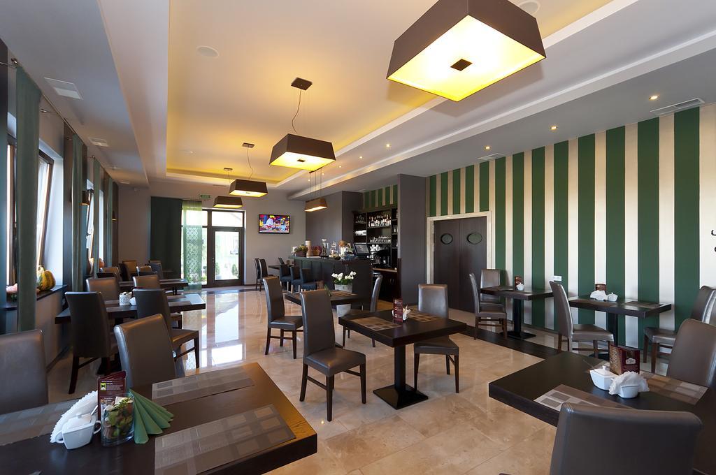 Hotel Oriza Gdów Esterno foto