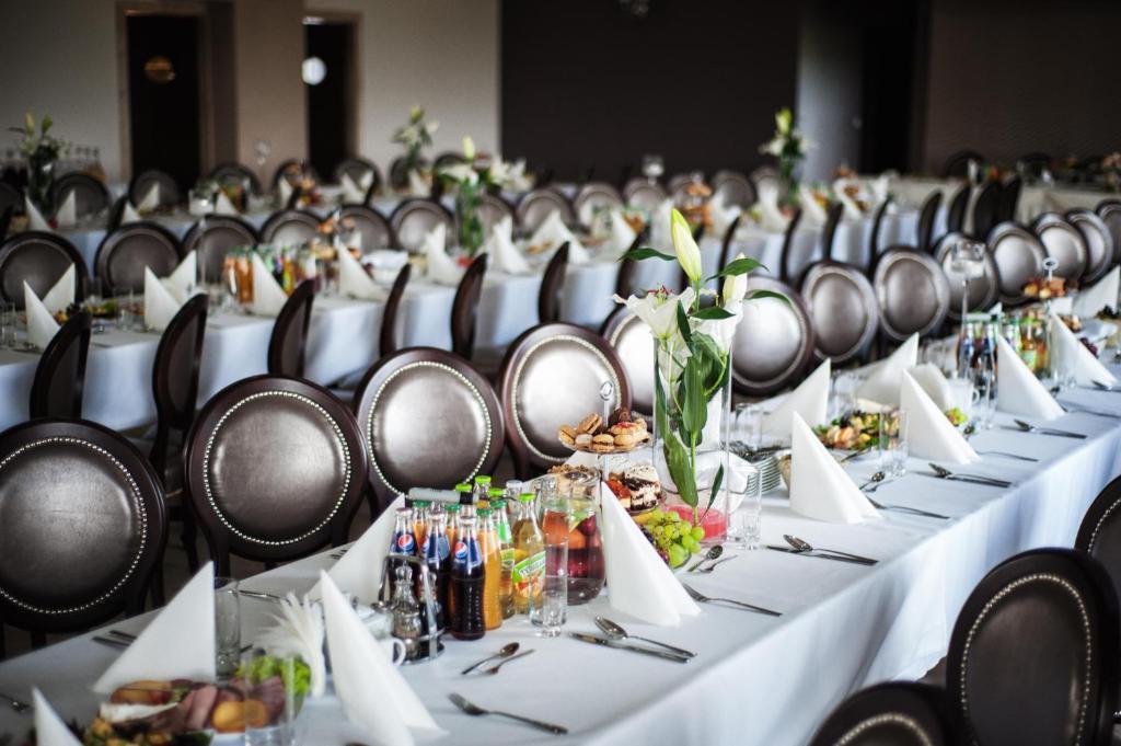 Hotel Oriza Gdów Esterno foto