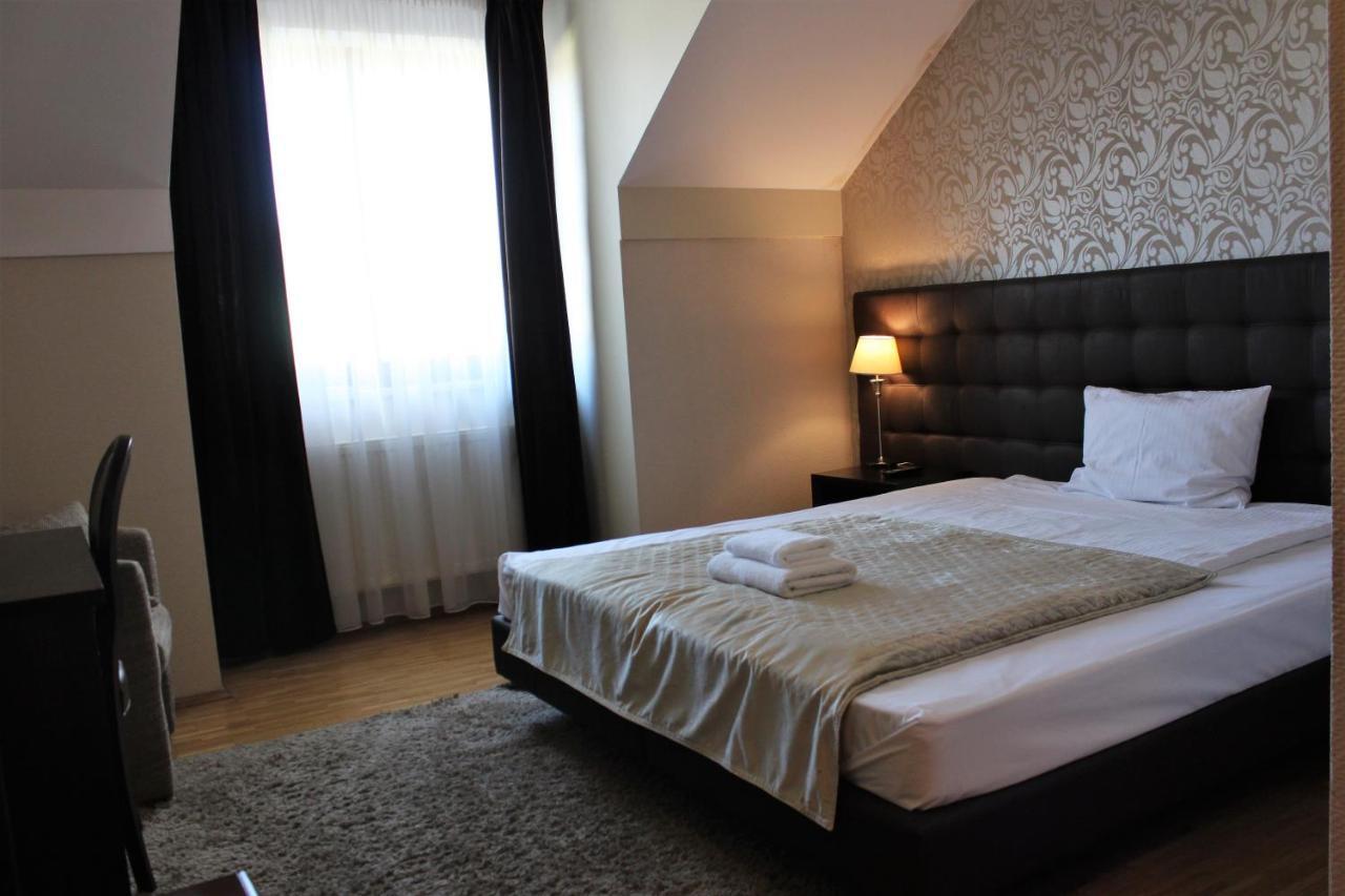 Hotel Oriza Gdów Esterno foto